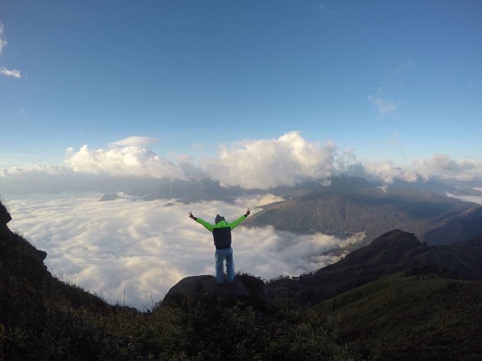 Kinh-nghiem-trekking-san-may-nui-lao-than-dep-quen-loi-ve-wetrek vn