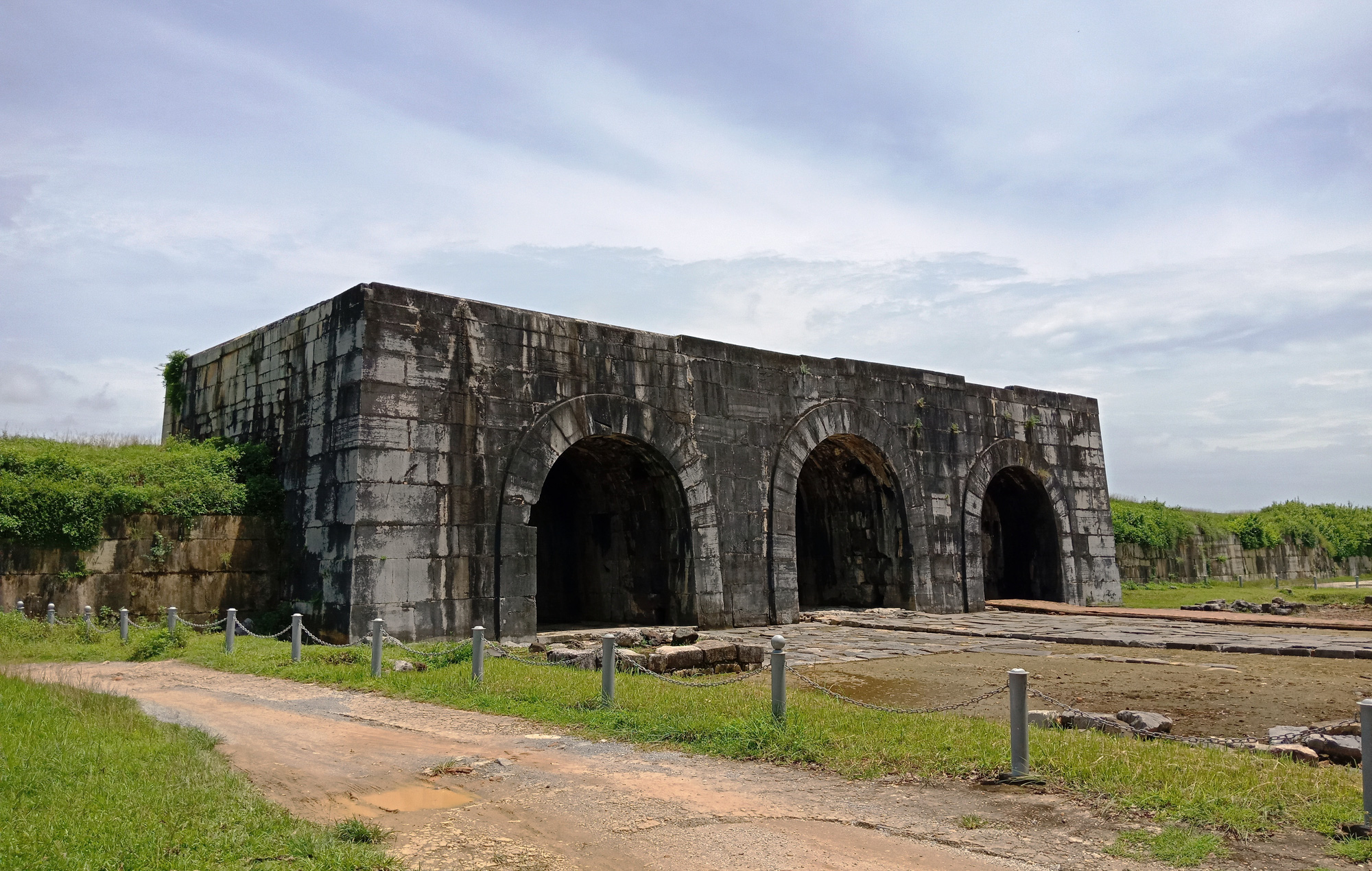 thành nhà hồ 3