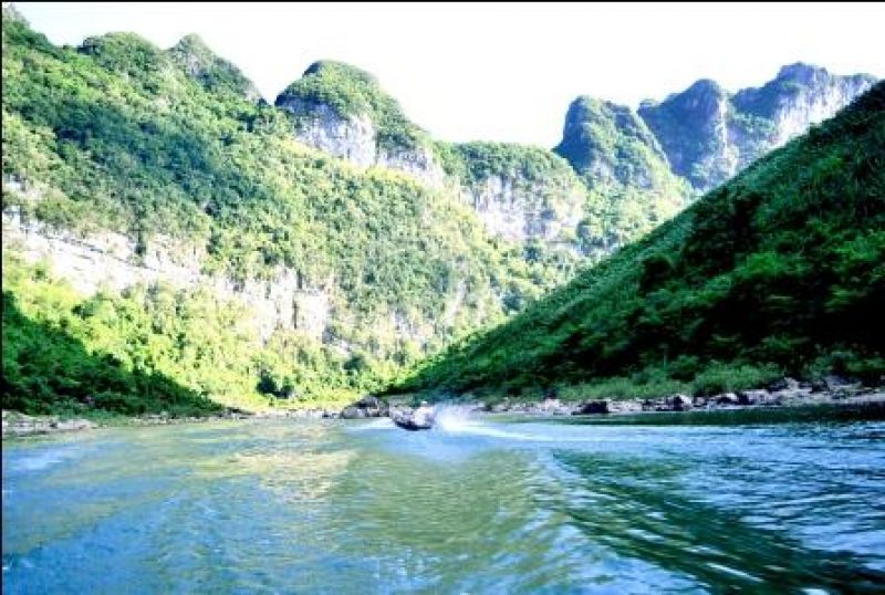 TH&Aacute;C TAM LU: CHUYẾN ĐI CHINH PHỤC THI&Ecirc;N NHI&Ecirc;N H&Ugrave;NG VĨ
